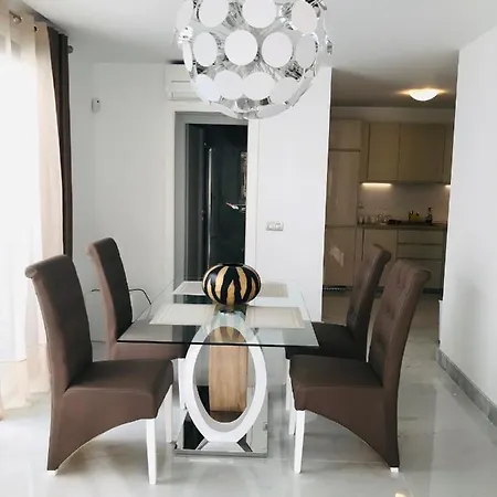 Super Cool In Cristianos فيلة